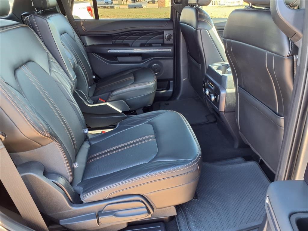 Used 2024 Ford Expedition Platinum image 27