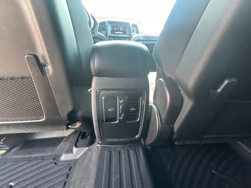 Used 2020 Jeep Grand Cherokee Laredo AWD/4WD image 18
