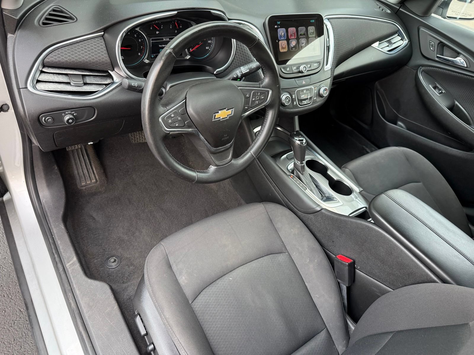Used 2017 Chevrolet Malibu LT FWD image 12