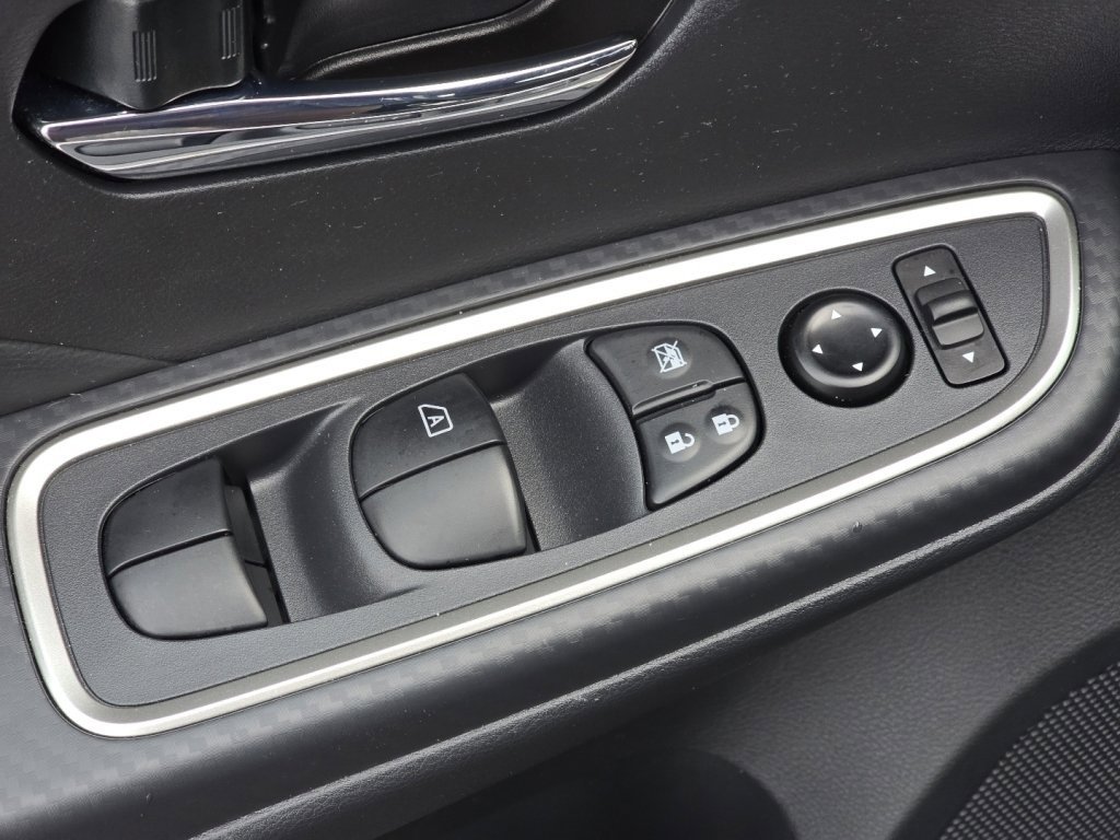 Used 2025 Nissan Versa SR w/ Trunk Package image 20