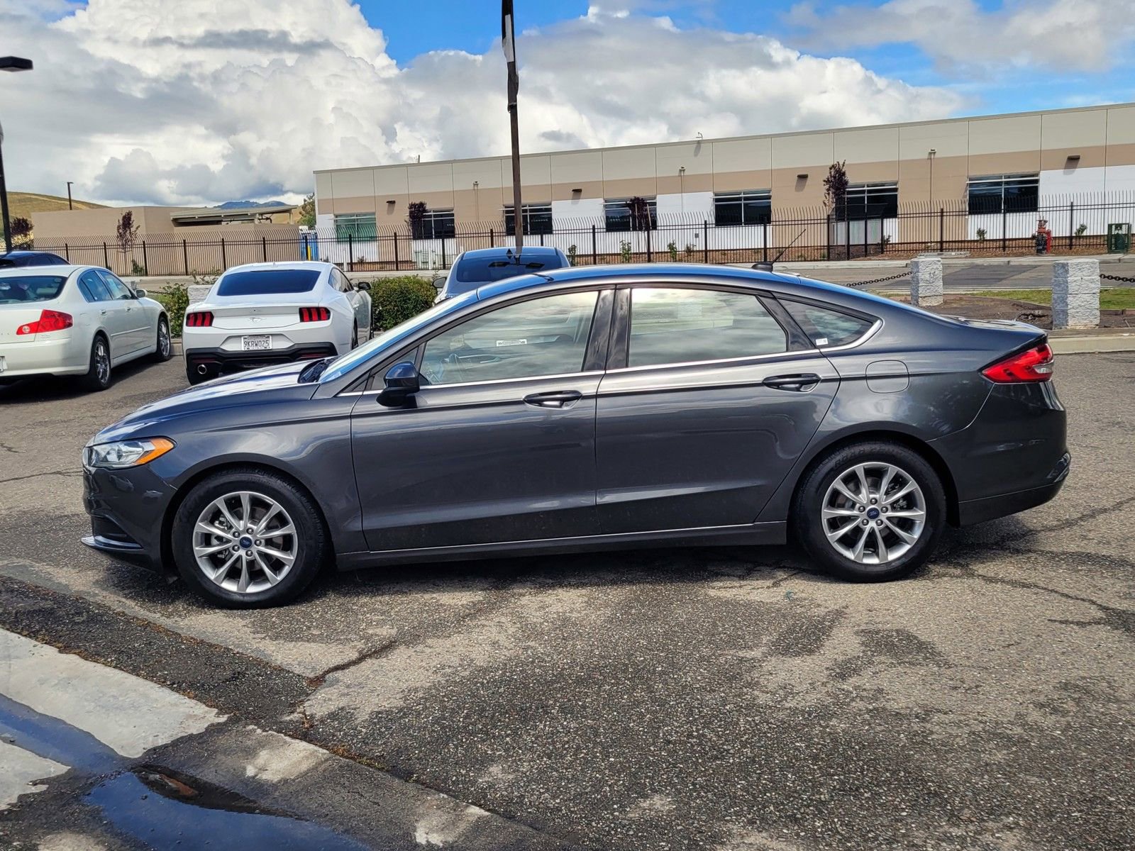 Used 2017 Ford Fusion SE w/ Fusion SE Technology Package image 7