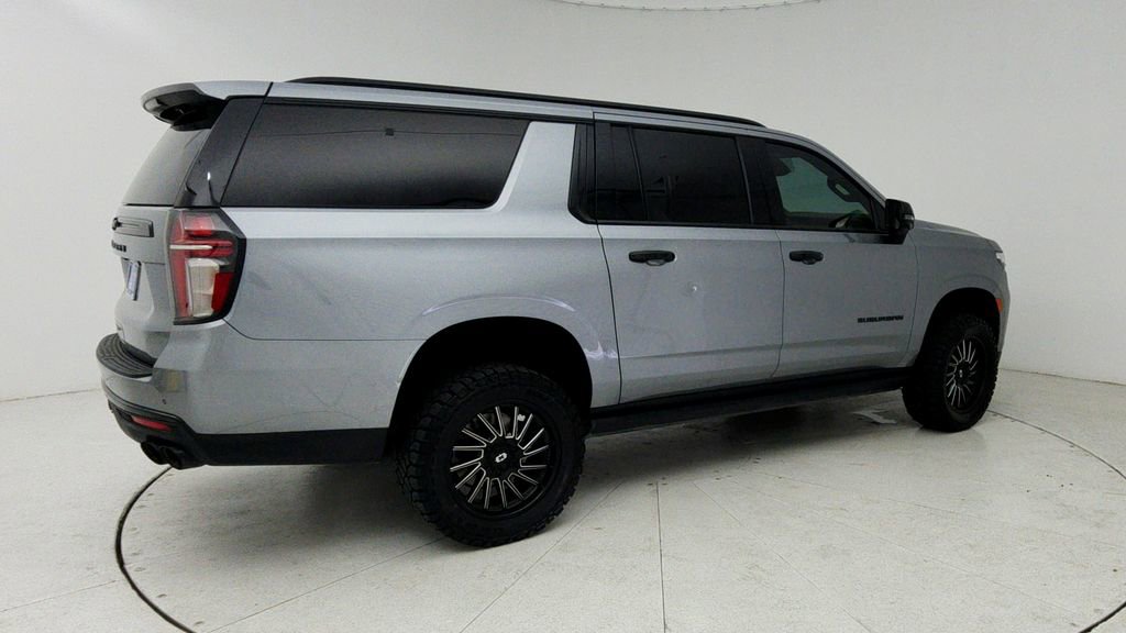 Used 2023 Chevrolet Suburban Premier image 8
