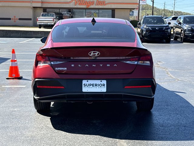 Used 2025 Hyundai Elantra Sport image 4