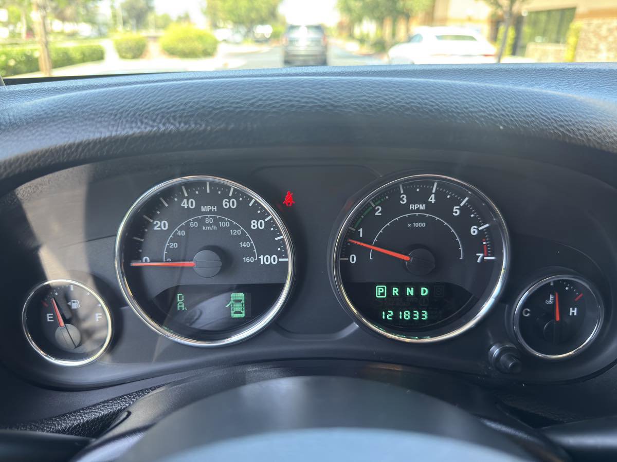 Used 2013 Jeep Wrangler Unlimited Sport image 39