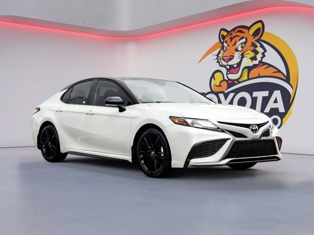 Used 2022 Toyota Camry XSE image 3