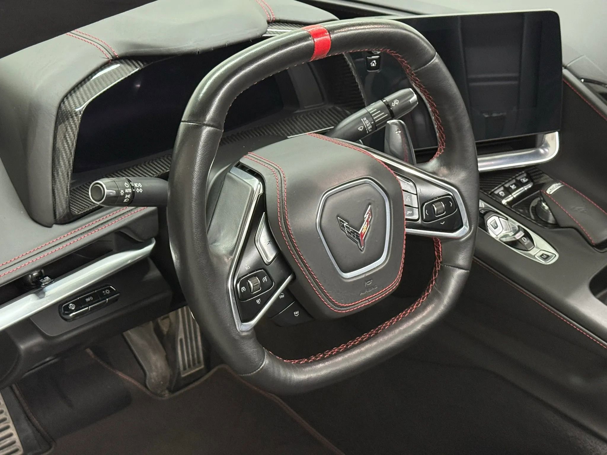 Used 2021 Chevrolet Corvette Stingray Premium Cpe w/ Z51 Performance Package image 16