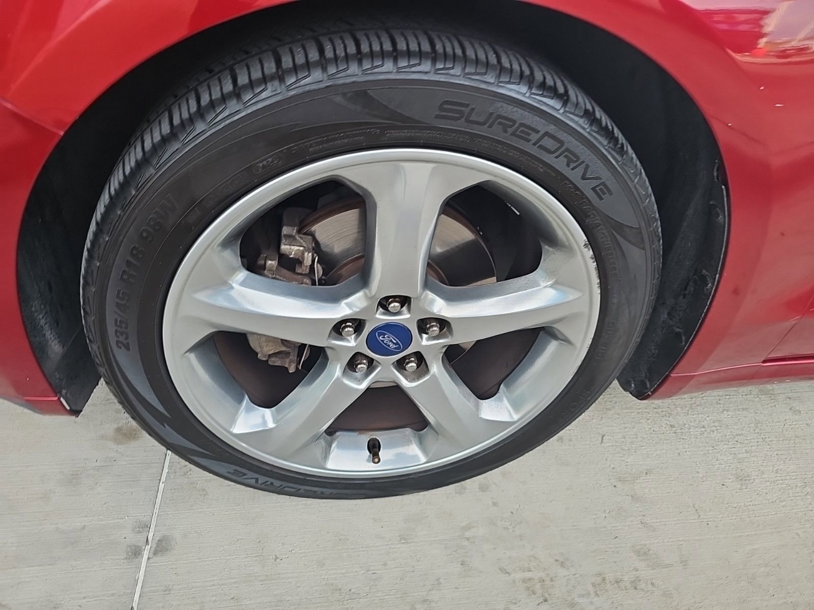 Used 2016 Ford Fusion SE FWD image 2