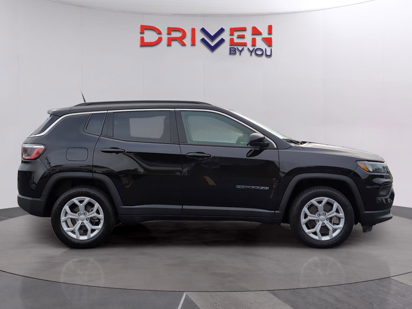 Used 2024 Jeep Compass Latitude AWD/4WD image 6