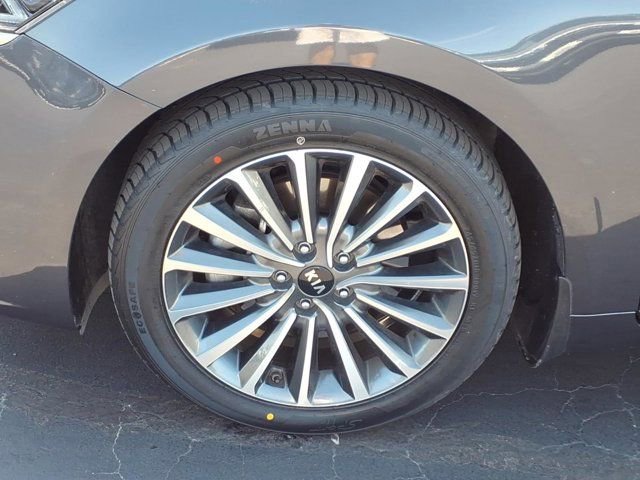 Used 2018 Kia Cadenza Premium w/ Paint Protection Package FWD image 28