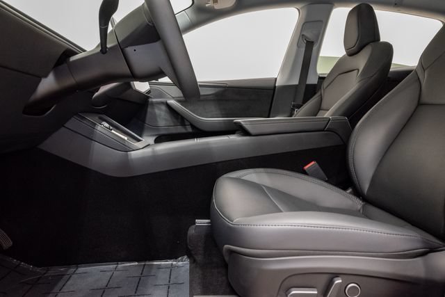 Used 2026 Tesla Model Y AWD image 10