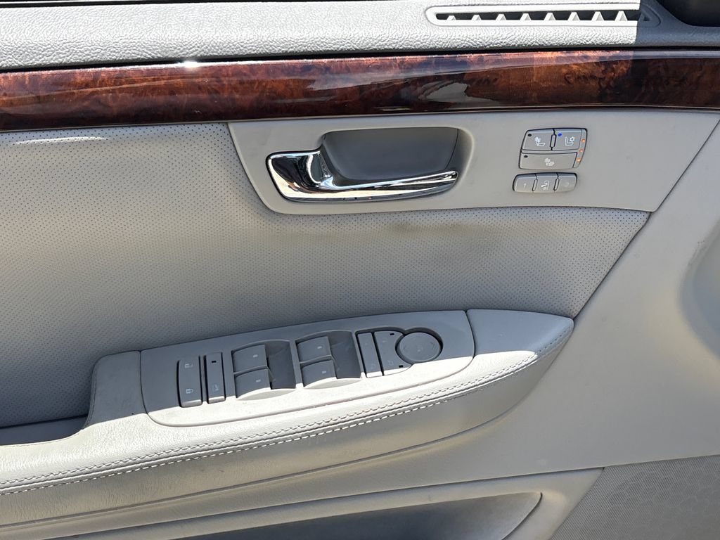 Used 2011 Cadillac DTS Premium w/ Driver Awareness Package FWD image 19