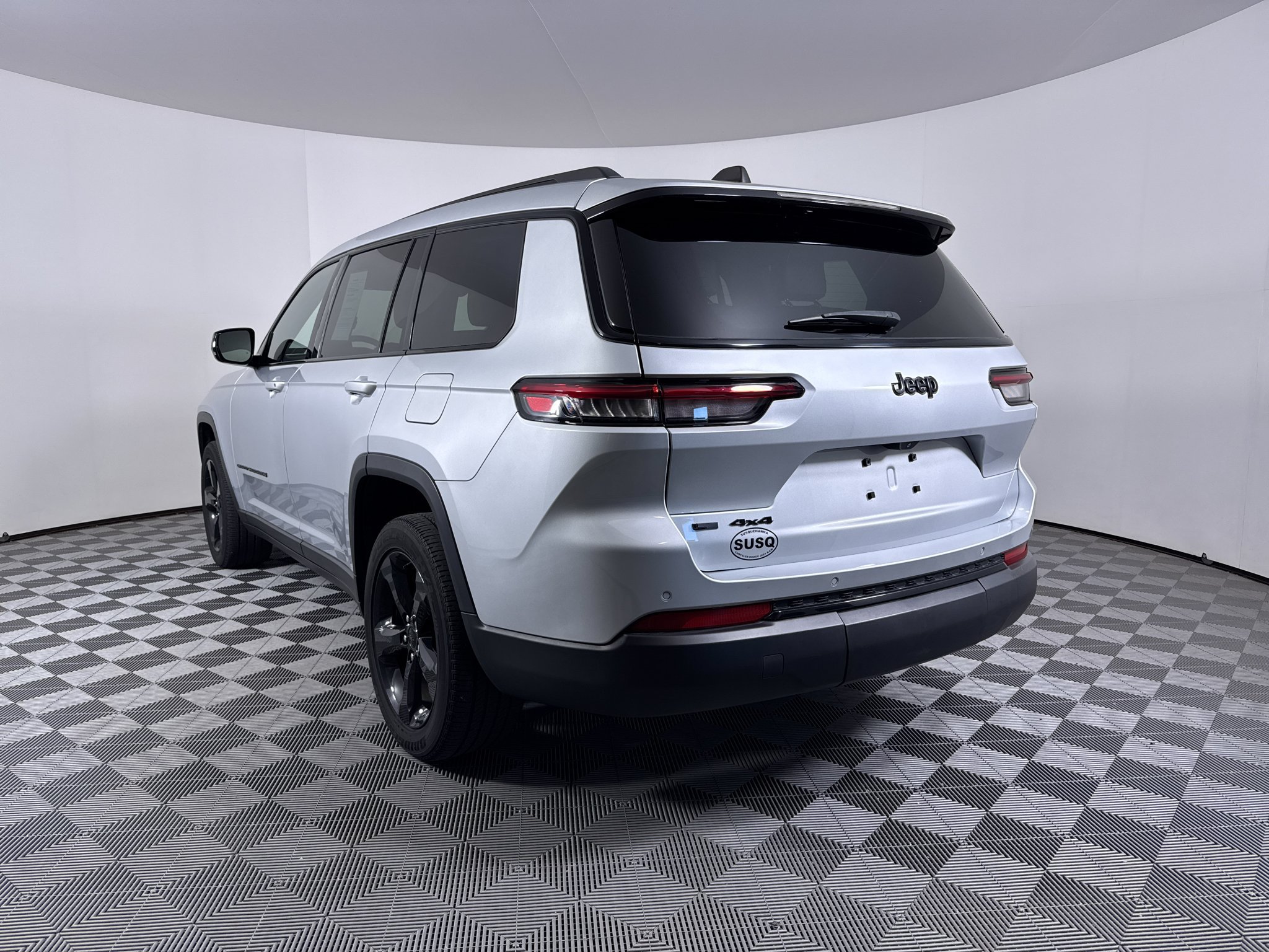 Used 2023 Jeep Grand Cherokee L Laredo AWD/4WD image 19