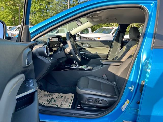Used 2025 Chevrolet Trax ACTIV w/ Driver Confidence Package FWD image 14