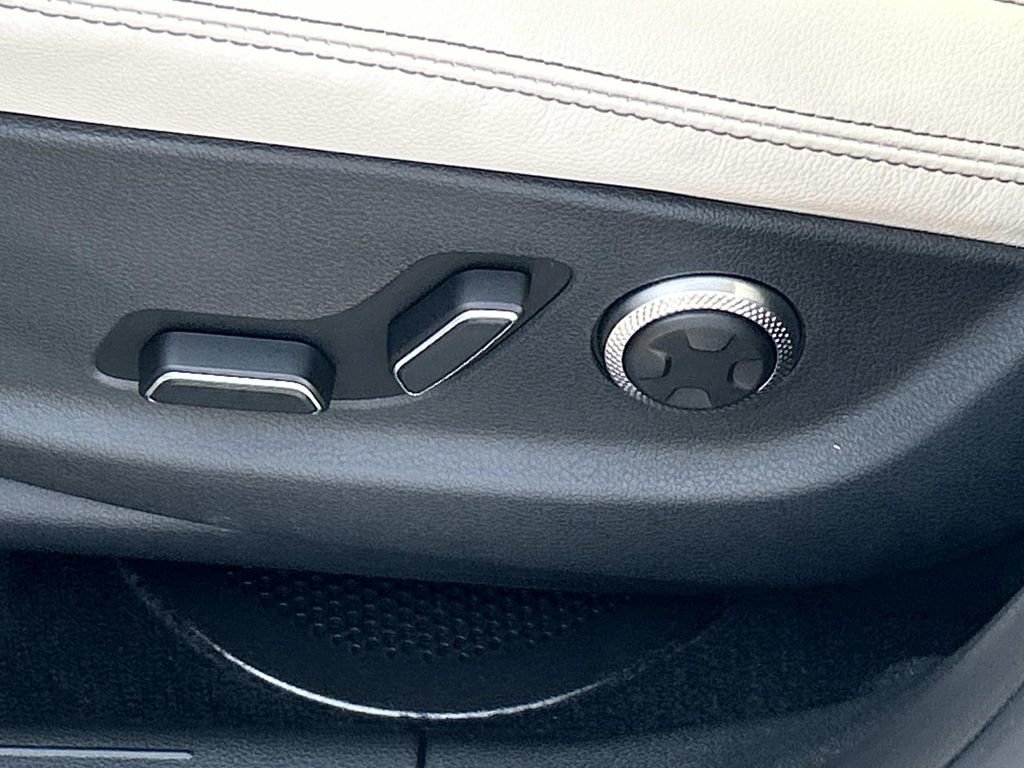 New 2026 Genesis GV70 2.5T Select image 17