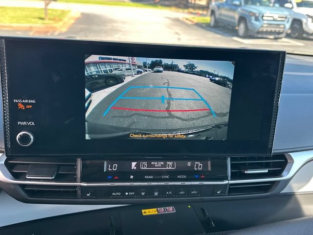 Used 2025 Toyota Sienna XLE FWD image 22