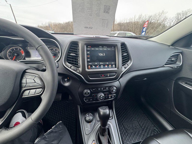 Used 2022 Jeep Cherokee Trailhawk w/ Comfort/Convenience Group image 16