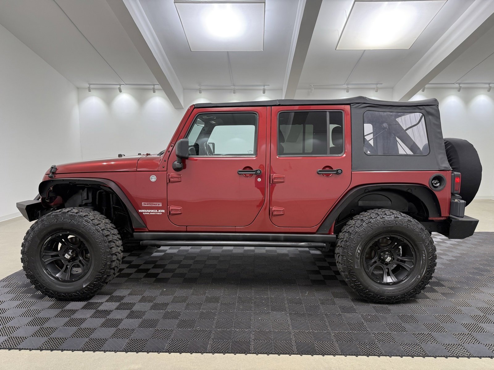 Used 2012 Jeep Wrangler Unlimited Rubicon w/ Connectivity Group image 5