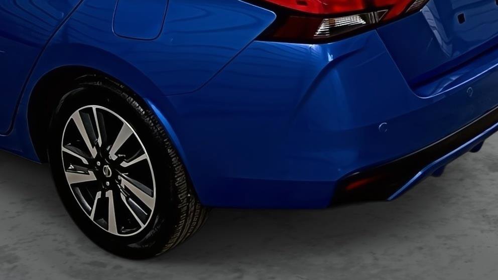 Used 2022 Nissan Versa SV image 9