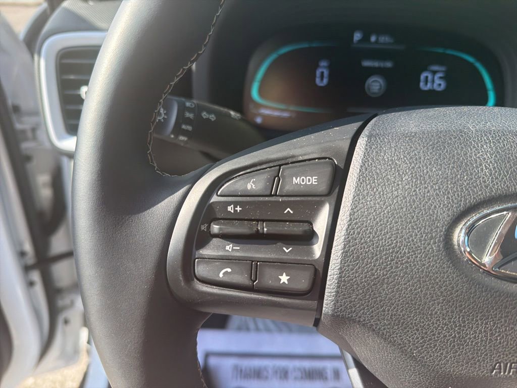 Used 2025 Hyundai Venue Limited FWD image 20