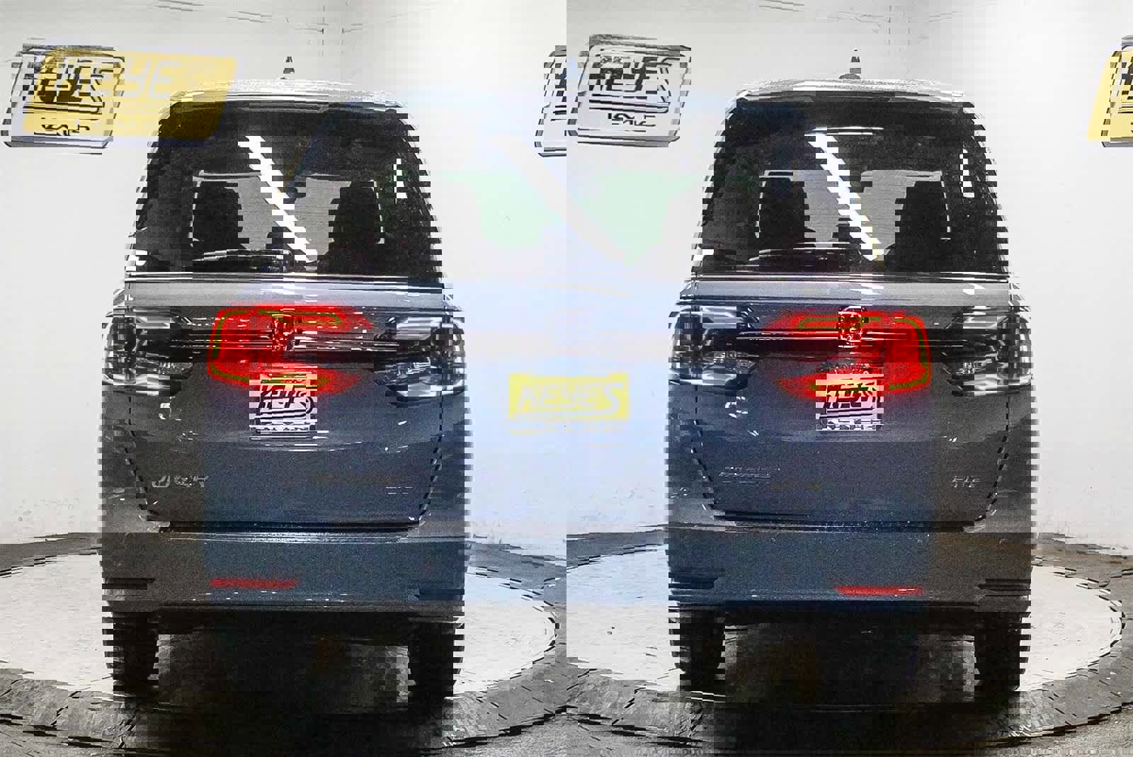 Used 2023 Honda Odyssey Elite image 3