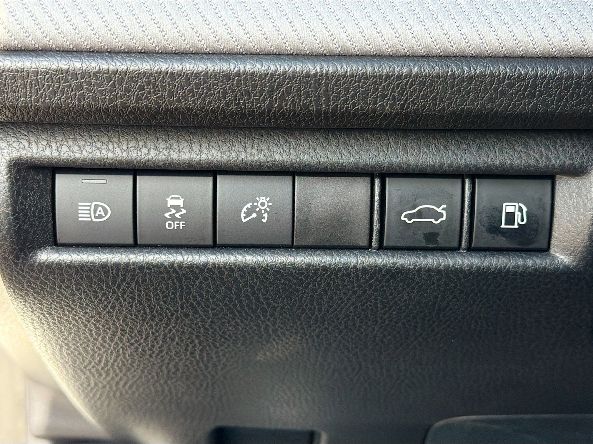 Used 2025 Toyota Camry SE image 33