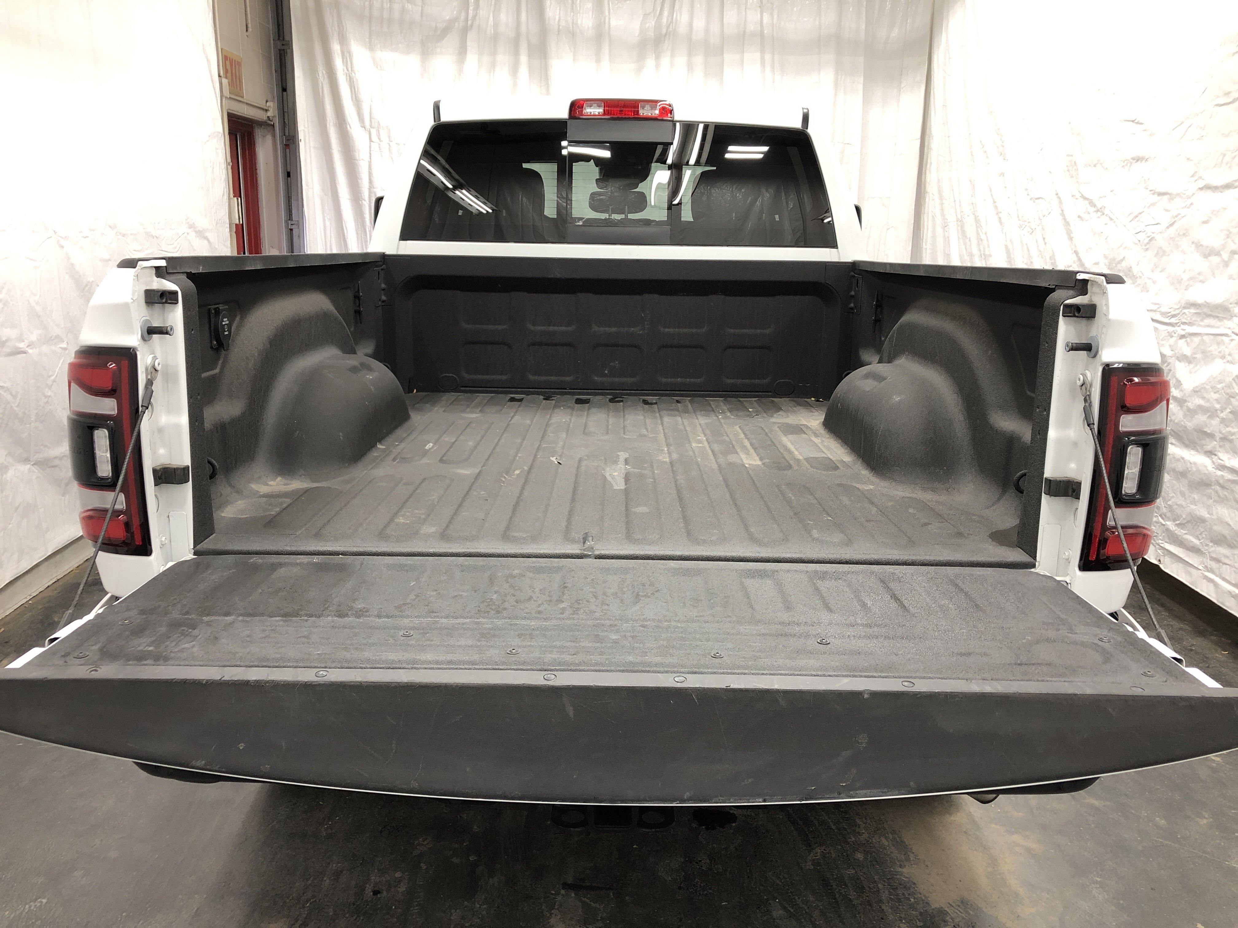 Certified 2024 RAM 2500 Big Horn w/ Night Edition AWD/4WD image 9