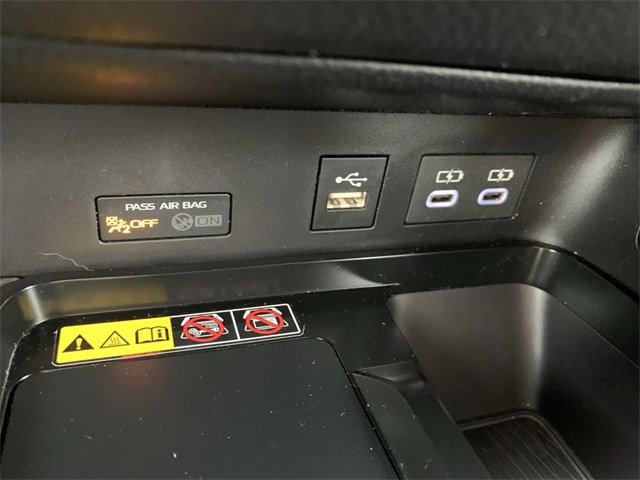 Used 2025 Toyota Camry SE image 27