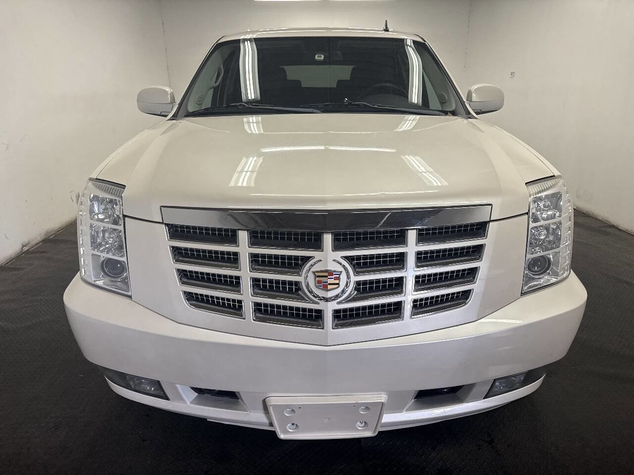 Used 2012 Cadillac Escalade 4WD Hybrid image 3