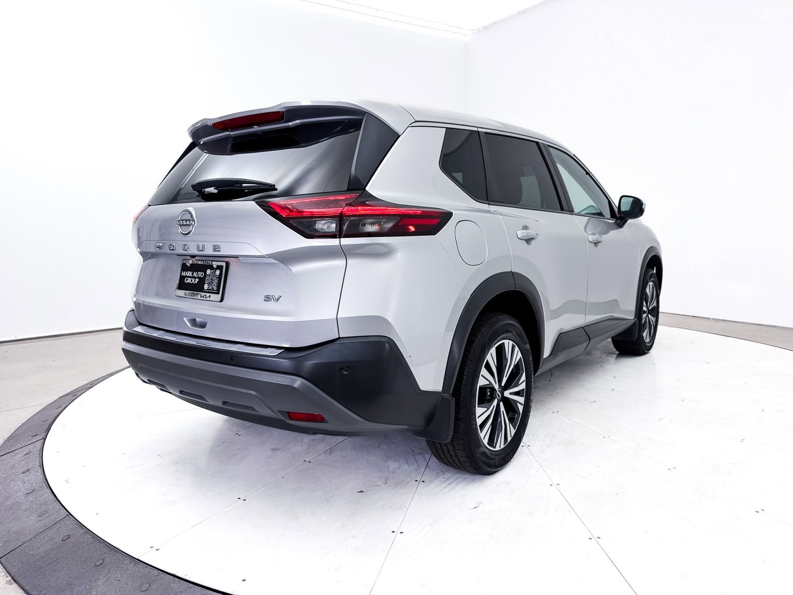 Used 2022 Nissan Rogue SV image 17