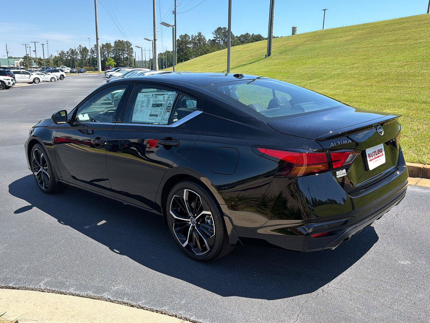 New 2026 Nissan Altima 2.5 SR w/ SR Premium Package FWD image 4