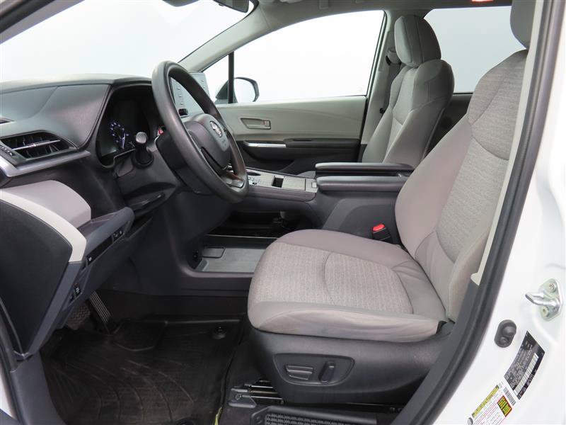 Used 2023 Toyota Sienna LE AWD/4WD image 17