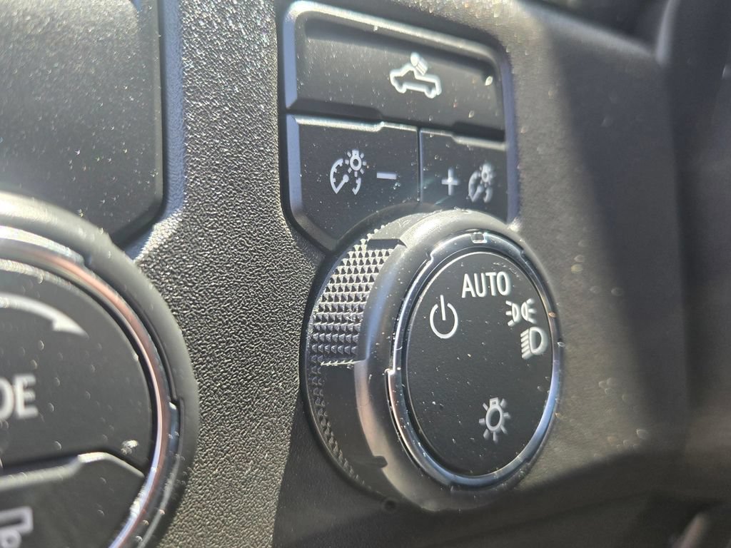Used 2024 Chevrolet Silverado 1500 LT RWD image 18