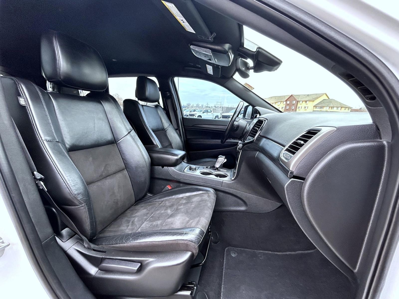 Used 2020 Jeep Grand Cherokee Altitude image 16