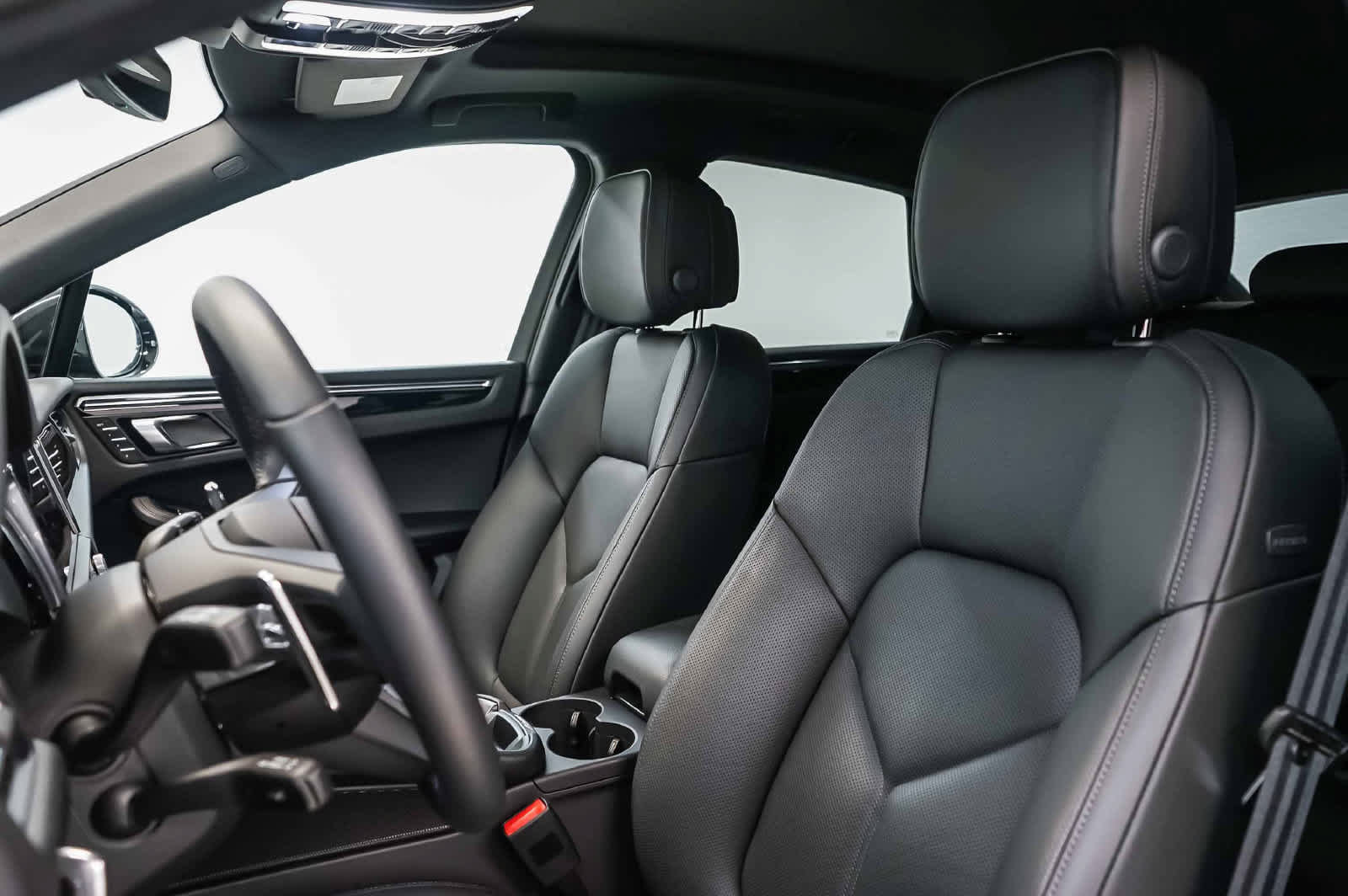Certified 2026 Porsche Macan AWD/4WD image 5