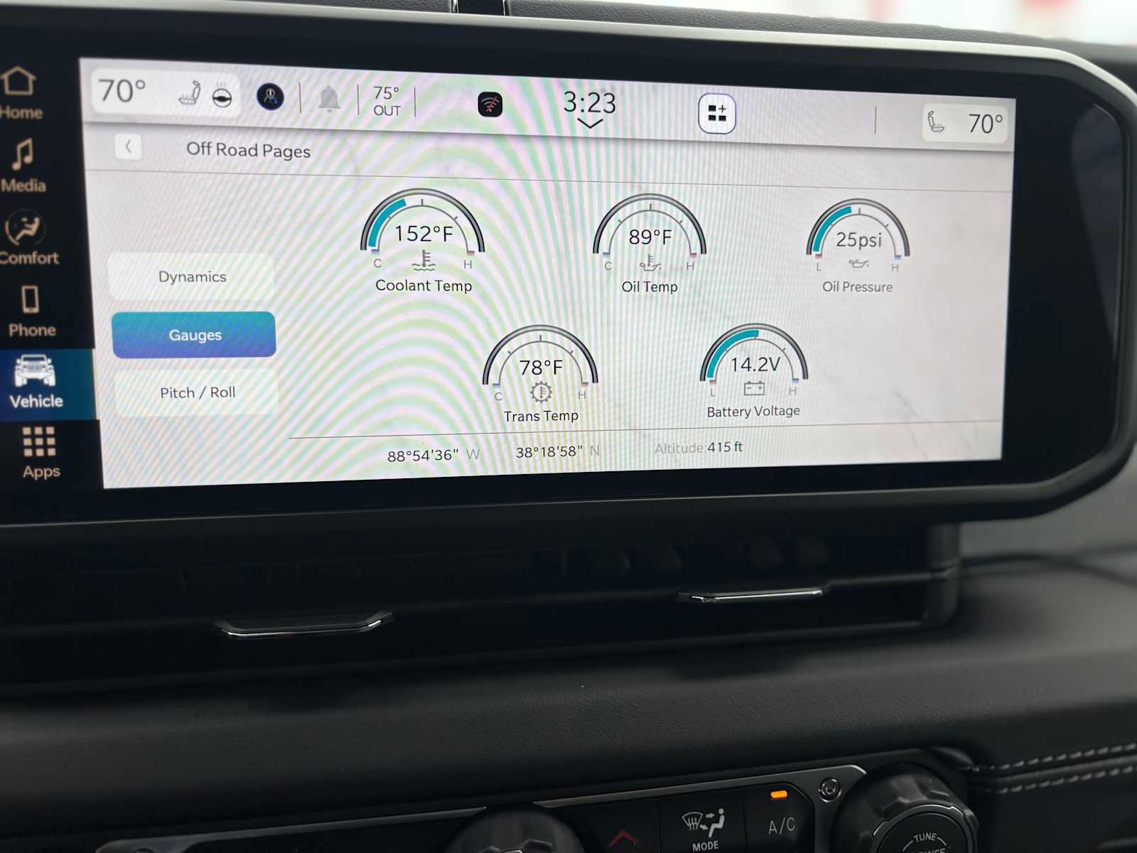 Used 2025 Jeep Wrangler Sahara image 31