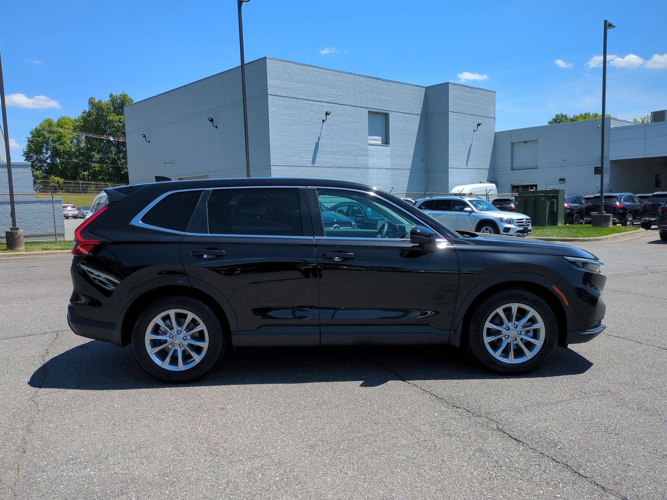 Used 2025 Honda CR-V EX-L image 2