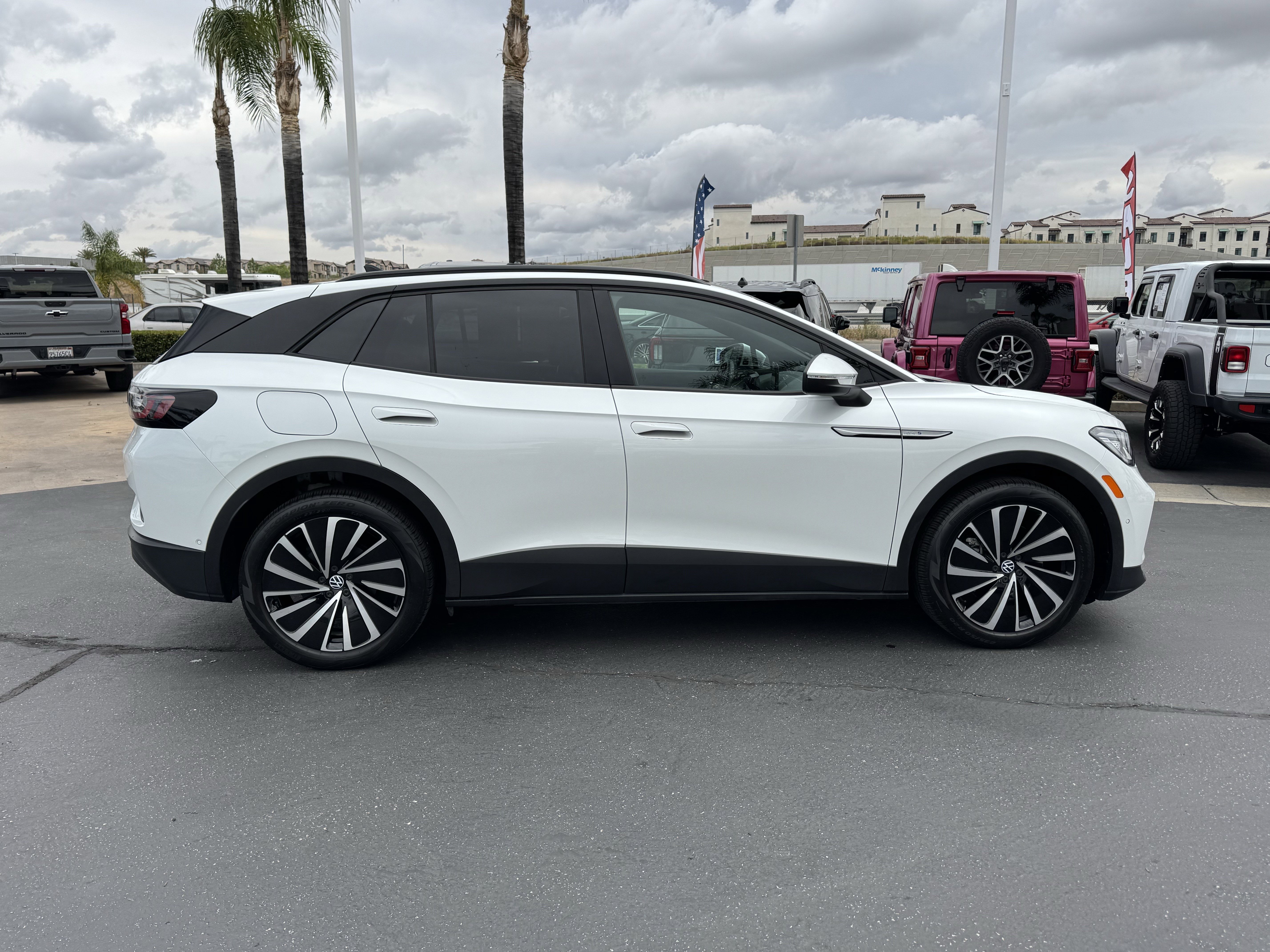 Used 2024 Volkswagen ID.4 S image 11