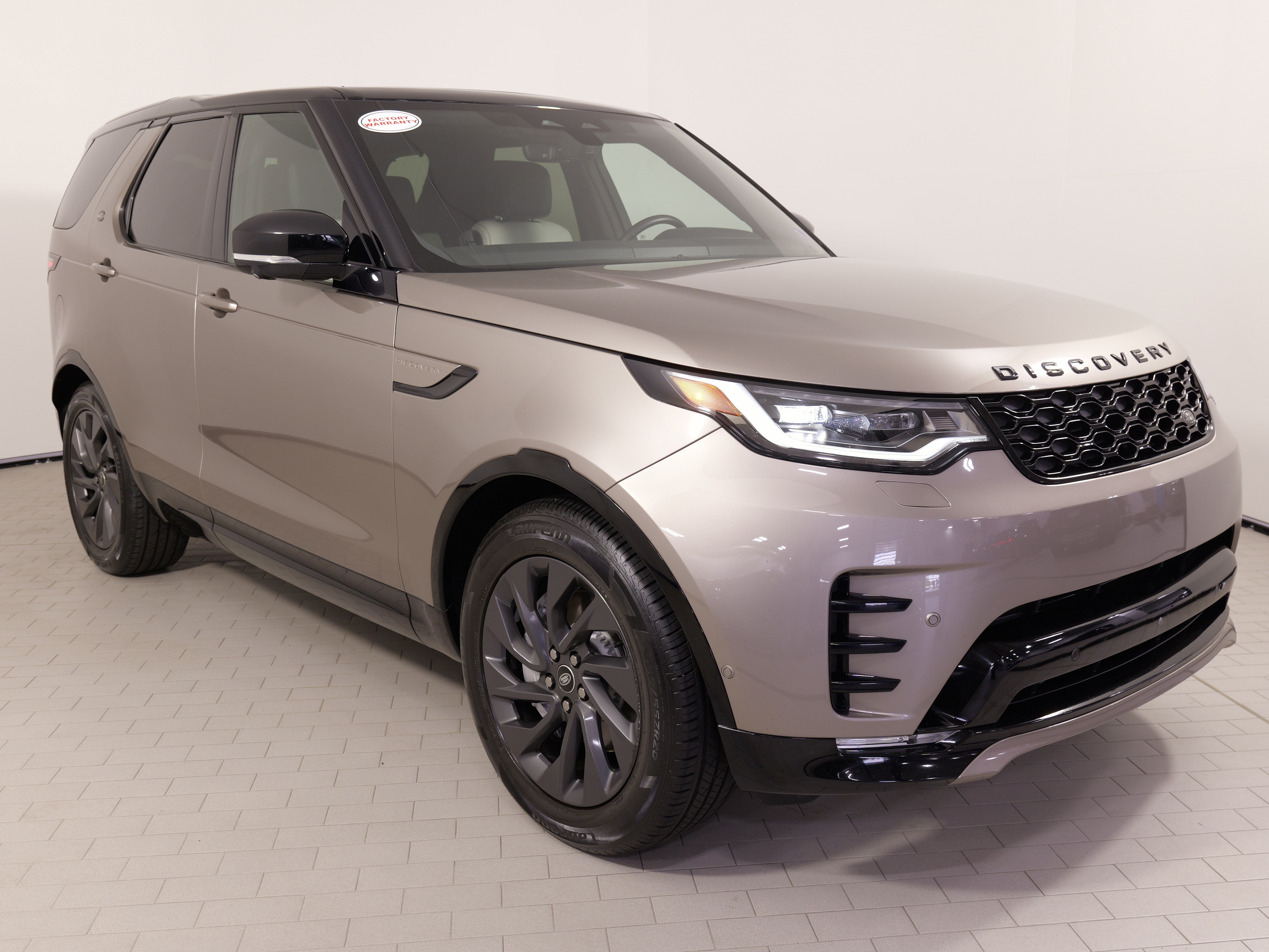 Used 2023 Land Rover Discovery S R-Dynamic AWD/4WD image 7