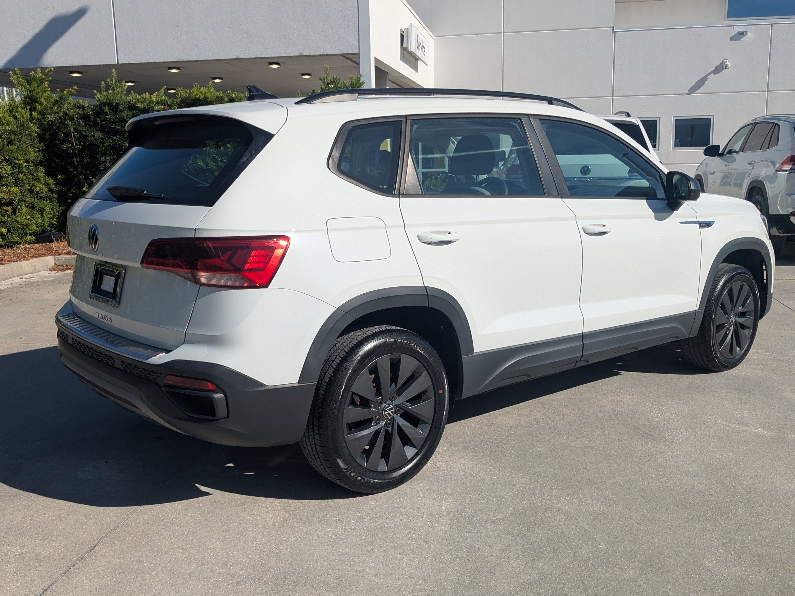 Used 2022 Volkswagen Taos S FWD image 3