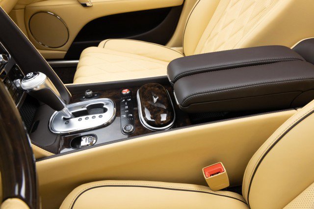 Used 2015 Bentley Flying Spur W12 image 34