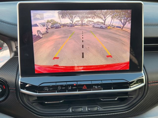 Used 2025 Jeep Compass Trailhawk image 17