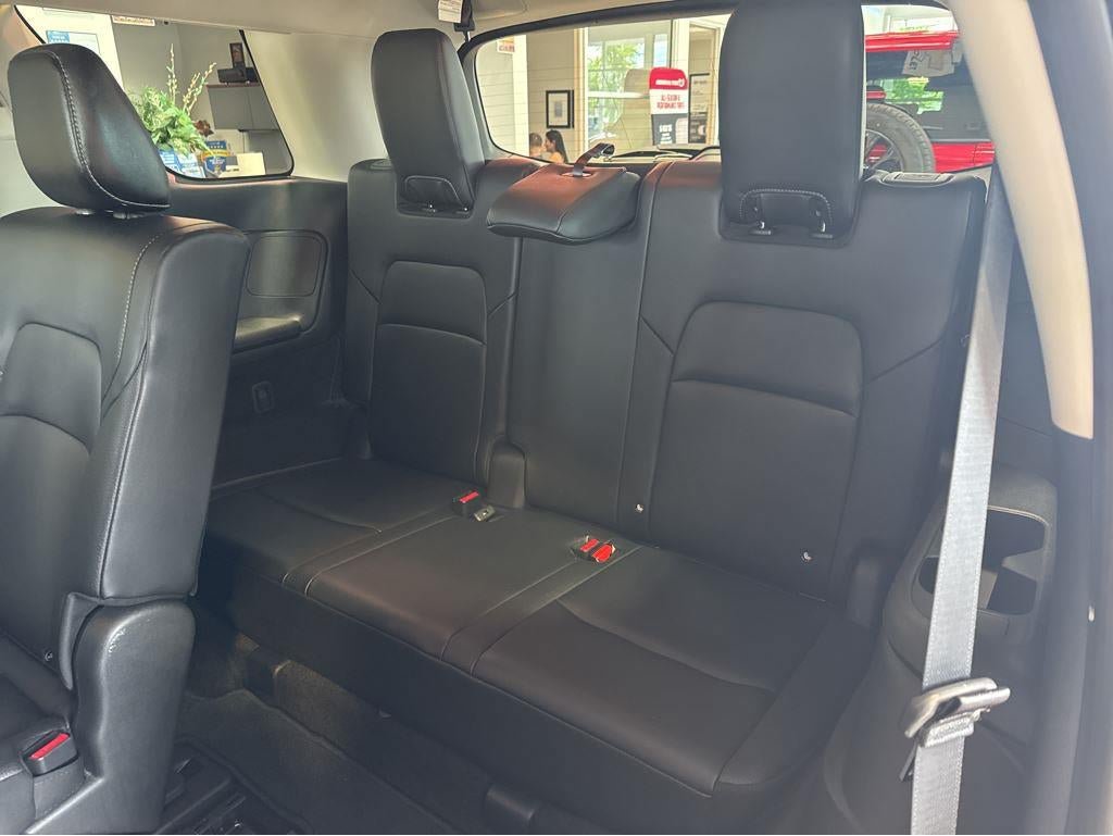 Used 2023 Nissan Pathfinder SL AWD/4WD image 32