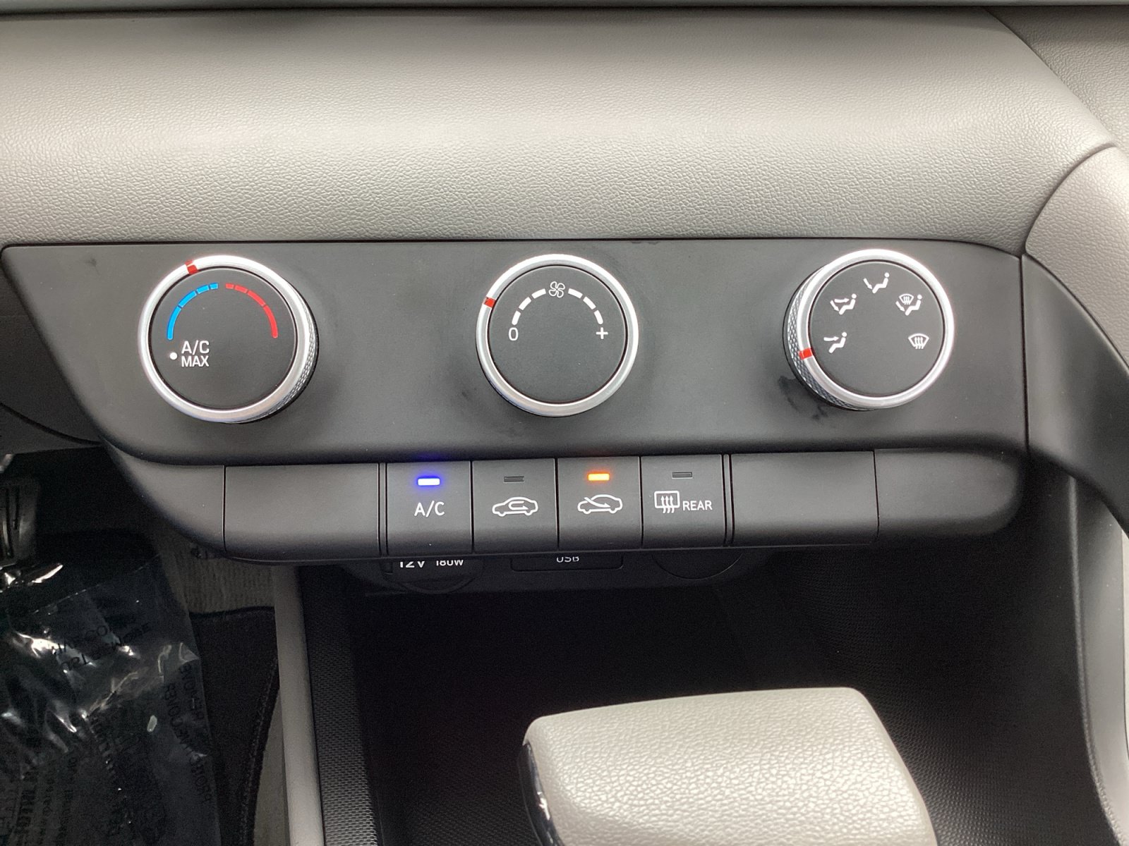 Used 2024 Hyundai Elantra SE FWD image 21