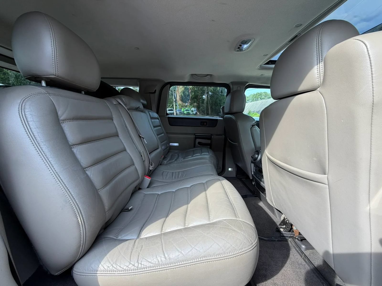 Used 2004 HUMMER H2 SUT w/ Preferred Equipment Group AWD/4WD image 23