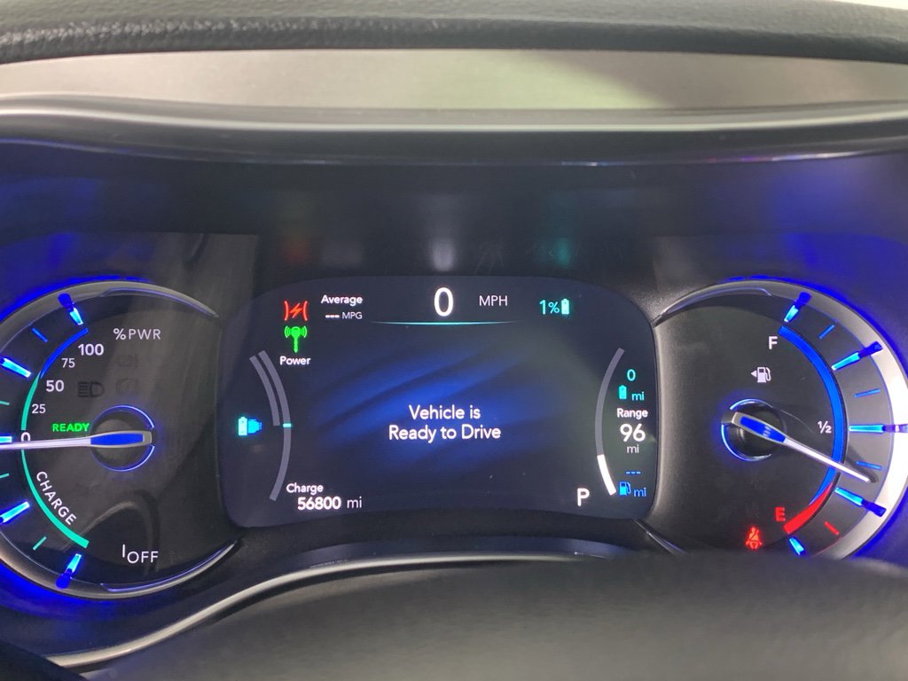 Used 2022 Chrysler Pacifica Limited w/ Uconnect Theater Family Group image 24