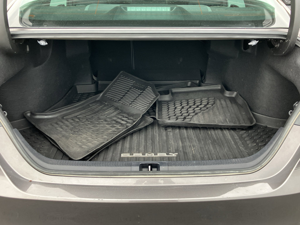 Used 2021 Toyota Camry XLE w/ Navigation Package image 9