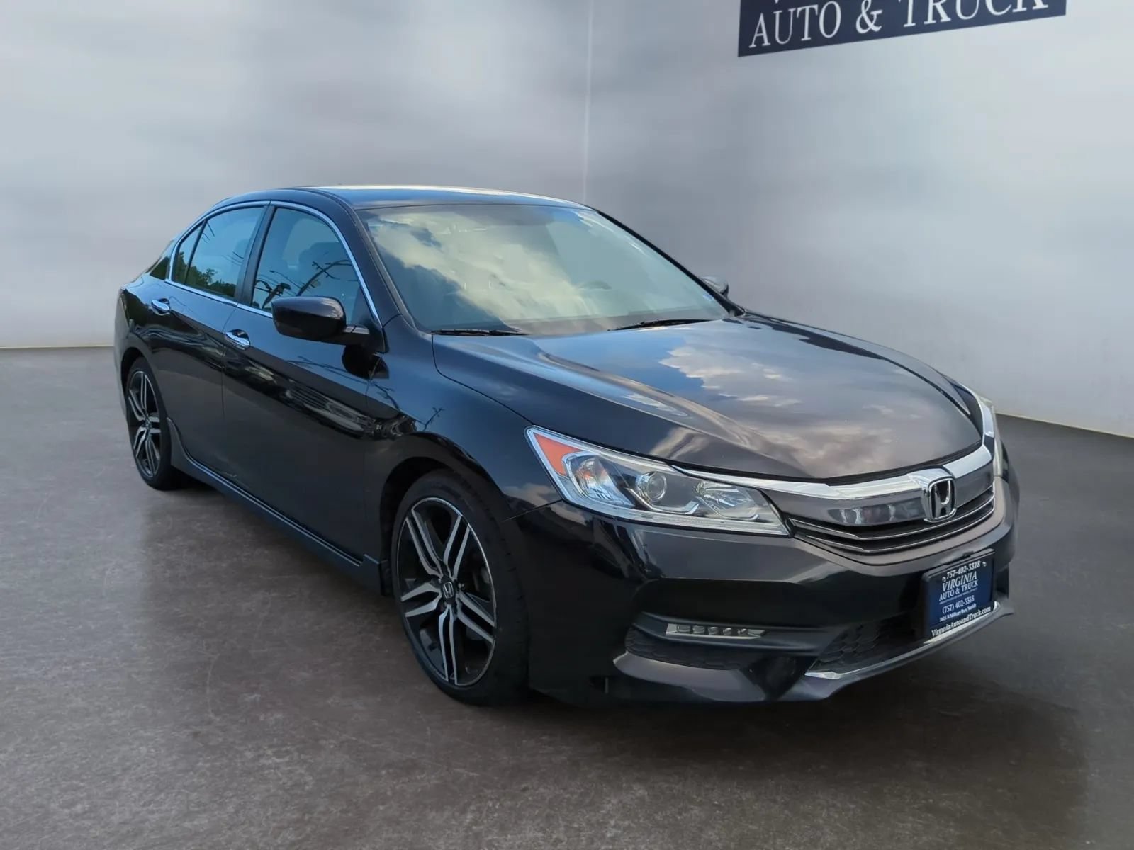 Used 2017 Honda Accord Sport Special Edition image 5