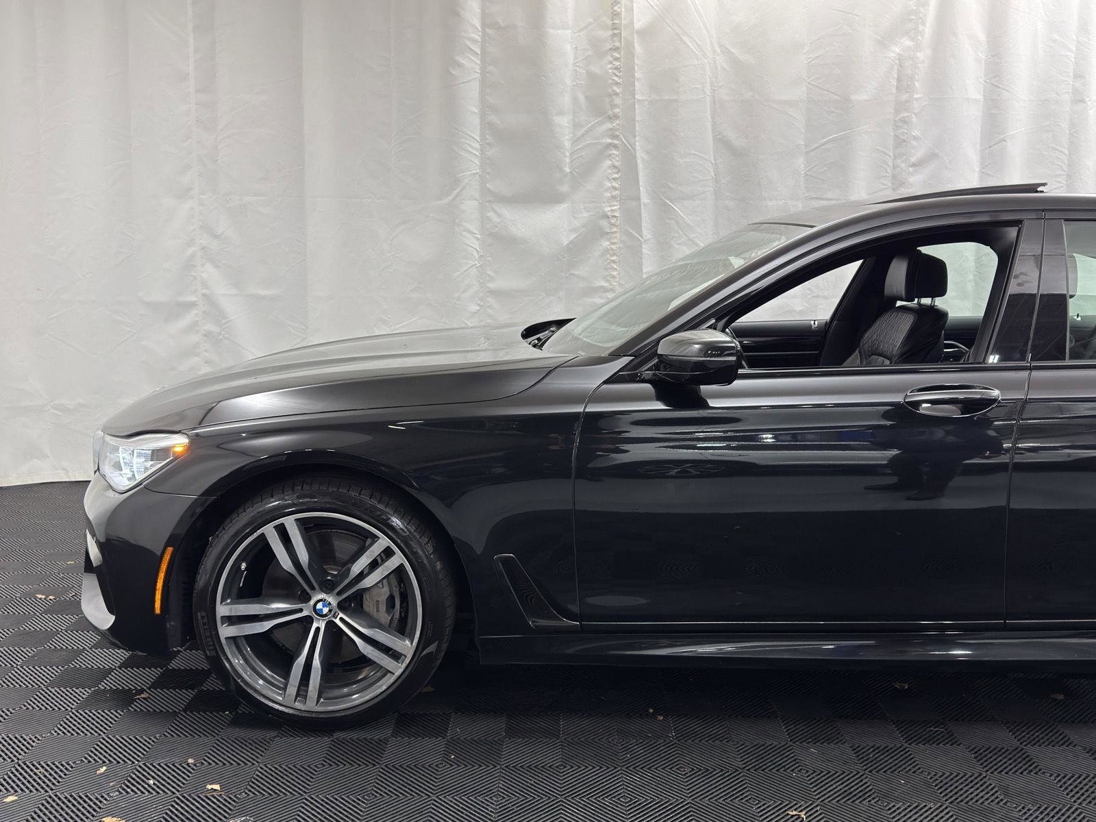 Used 2018 BMW 750i xDrive image 5
