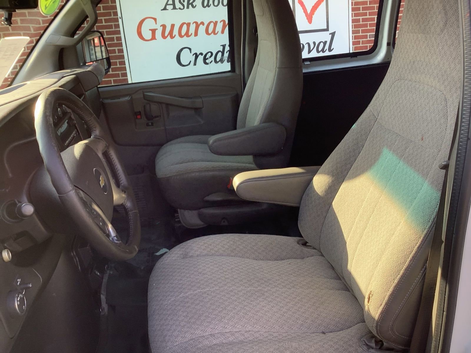 Used 2016 Chevrolet Express 3500 Extended image 16