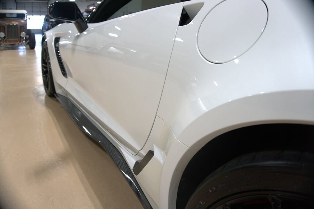 Used 2015 Chevrolet Corvette Z06 w/ 3LZ Preferred Equipment Group image 17